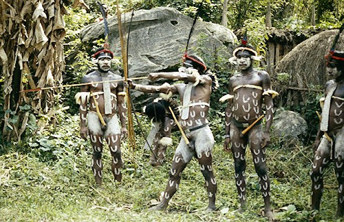 /Media/images/Product_Images/destinations/papua/hunters.jpg
