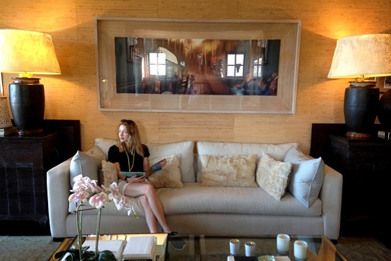 /Media/images/Inviting lounging.JPG />
                </div>
            }
            else
            {
                <div data-p=